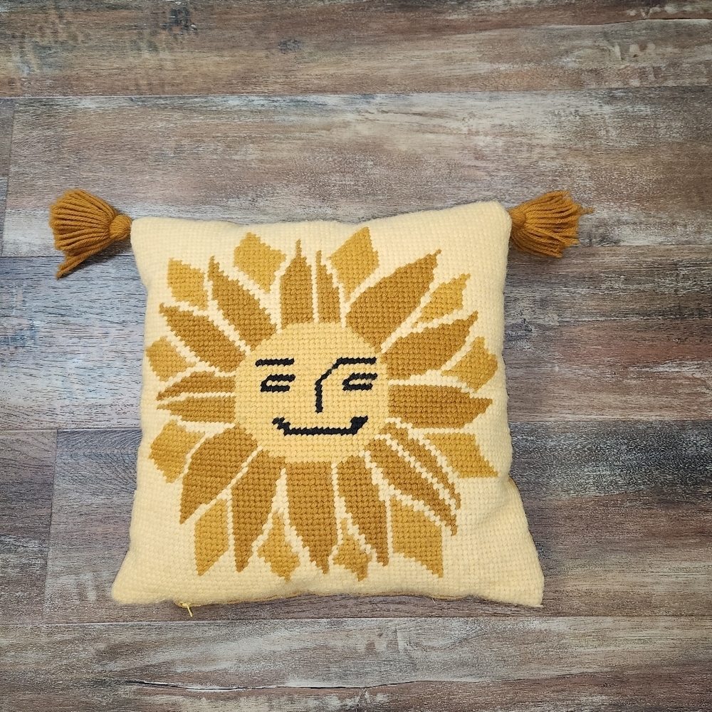 VINTAGE RARE 60'S 70'S RETRO SUNSHINE 🌞 NEEDLEPOINT HANDMADE PILLOW